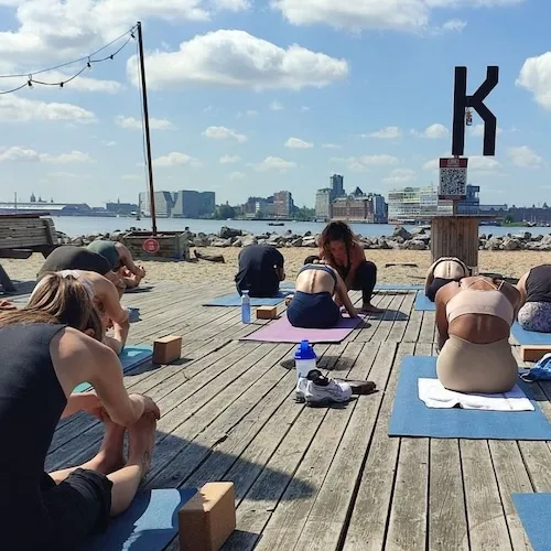 Yoga bij Pllek in Amsterdam