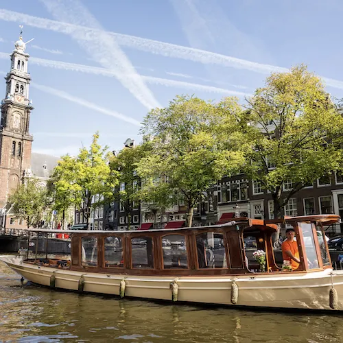 Unique canal cruise with local cheese in Amsterdam